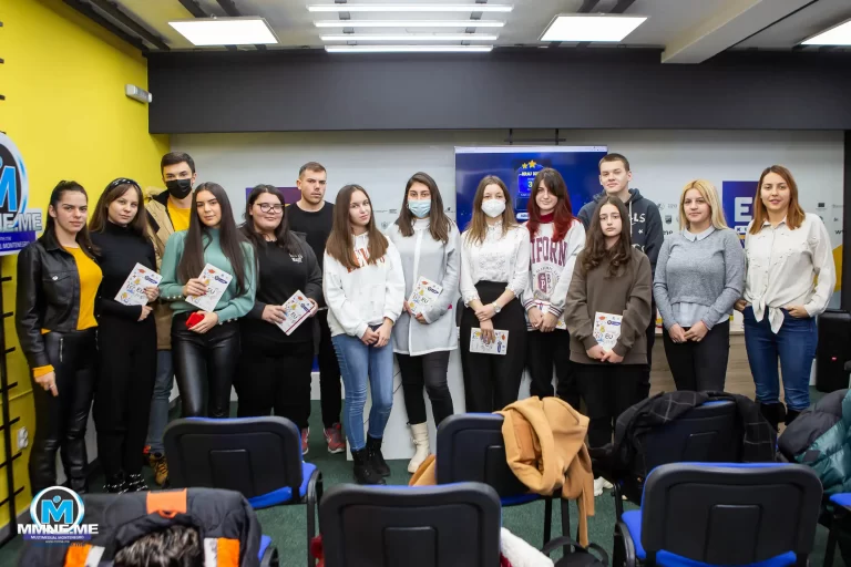 Organizovana posjeta mladih EU kutku